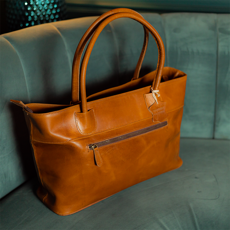 Experience Timeless Elegance with Our Leather Shoulder Bag - Image 1