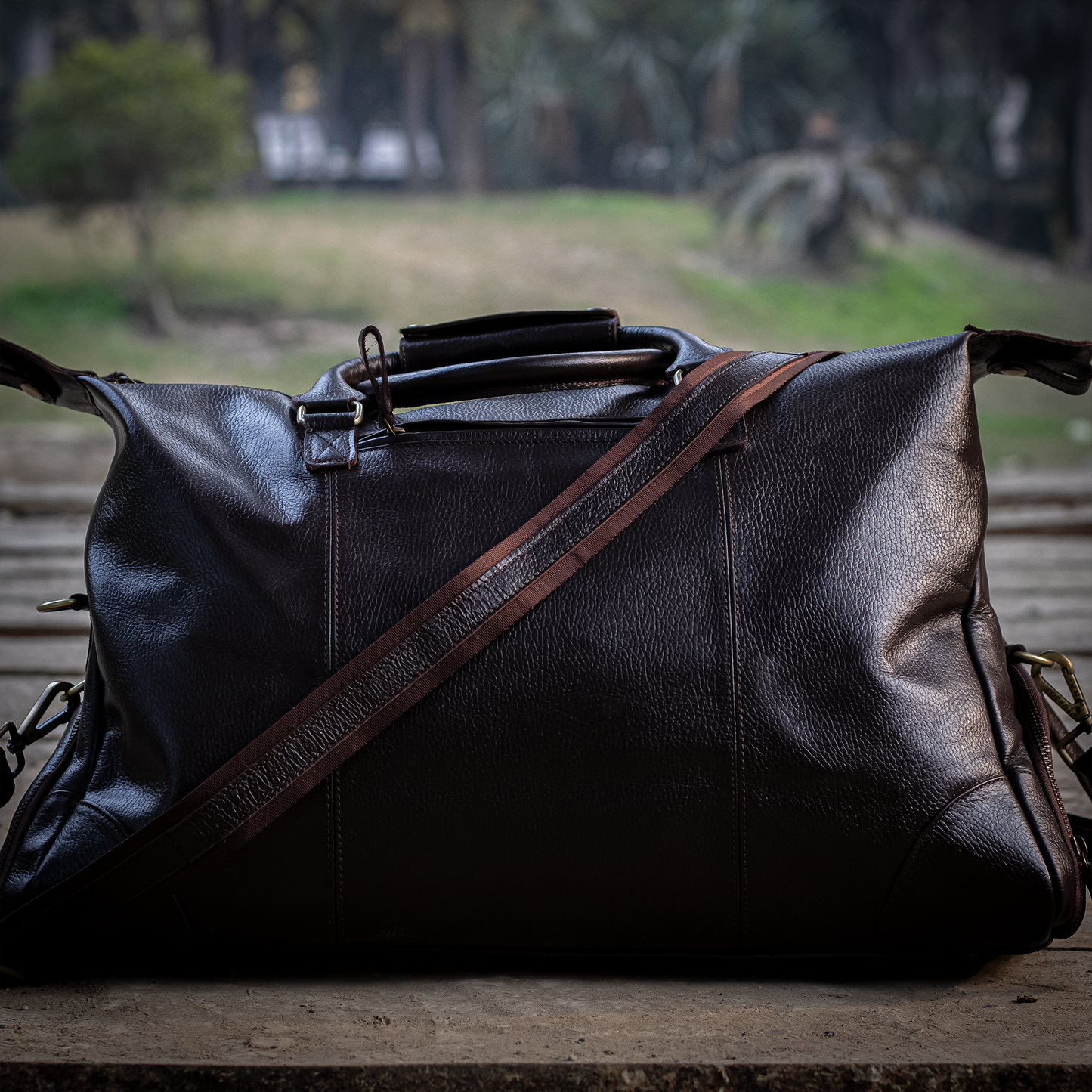 Milled Nappa Leather Travel Holdall: Elegant & Functional