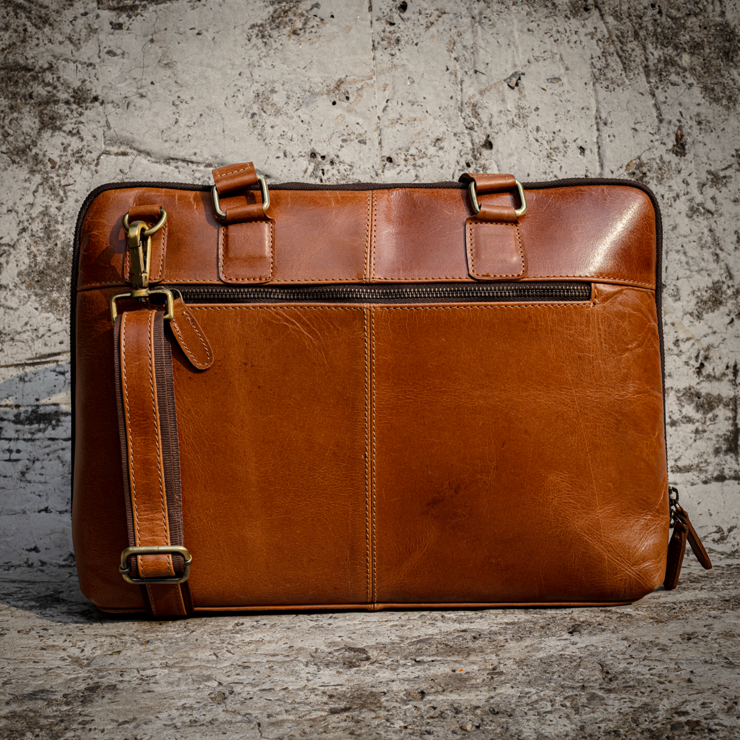 Modern Men's Work Bag - Stylish & Efficient Professional Companion