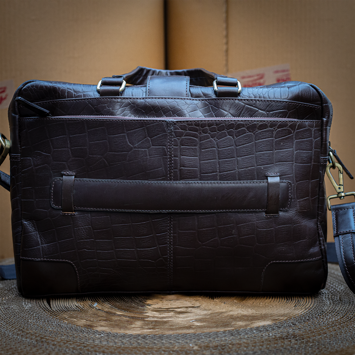 Textured Leather Laptop Briefcase: Rugged Elegance & Functionality