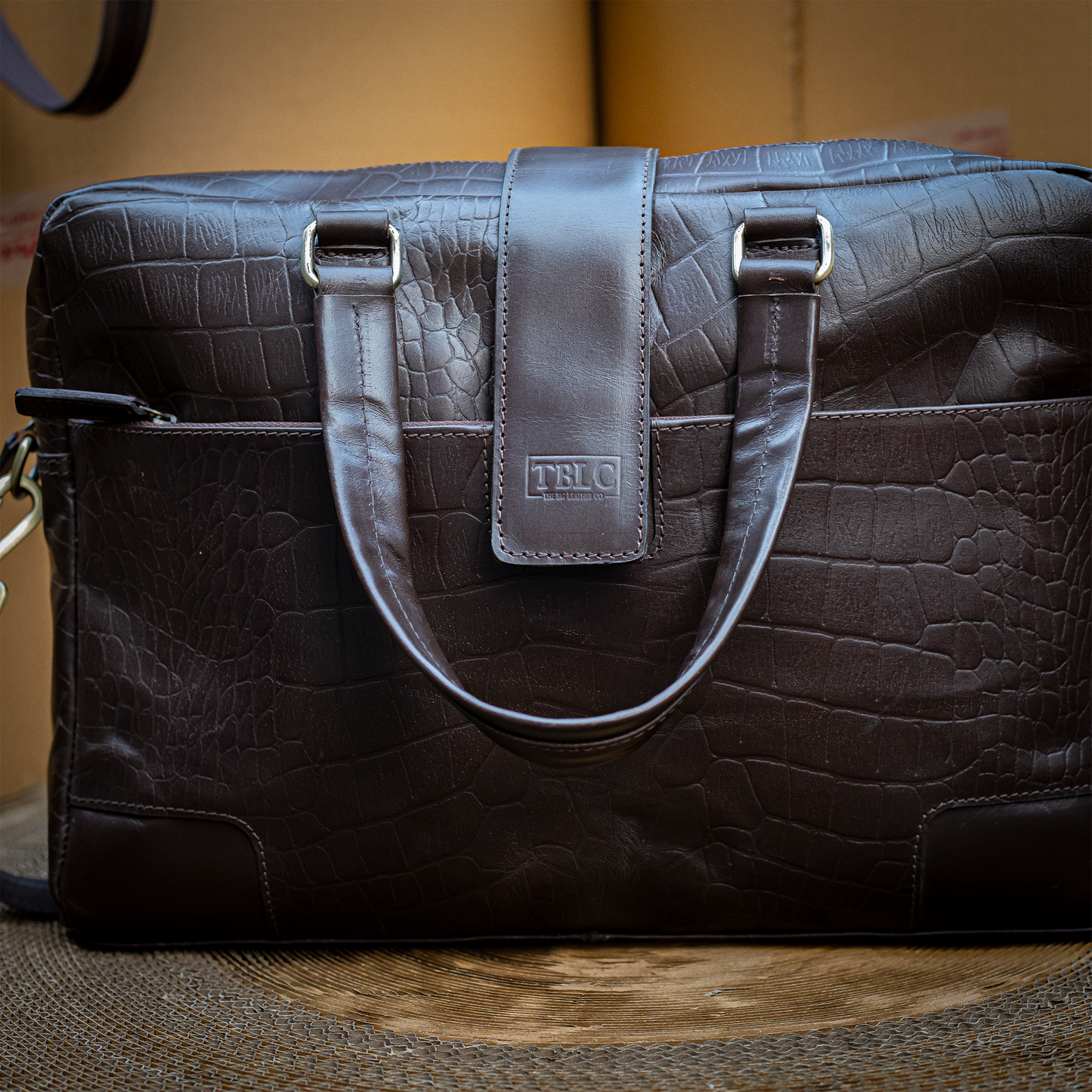 Textured Leather Laptop Briefcase: Rugged Elegance & Functionality