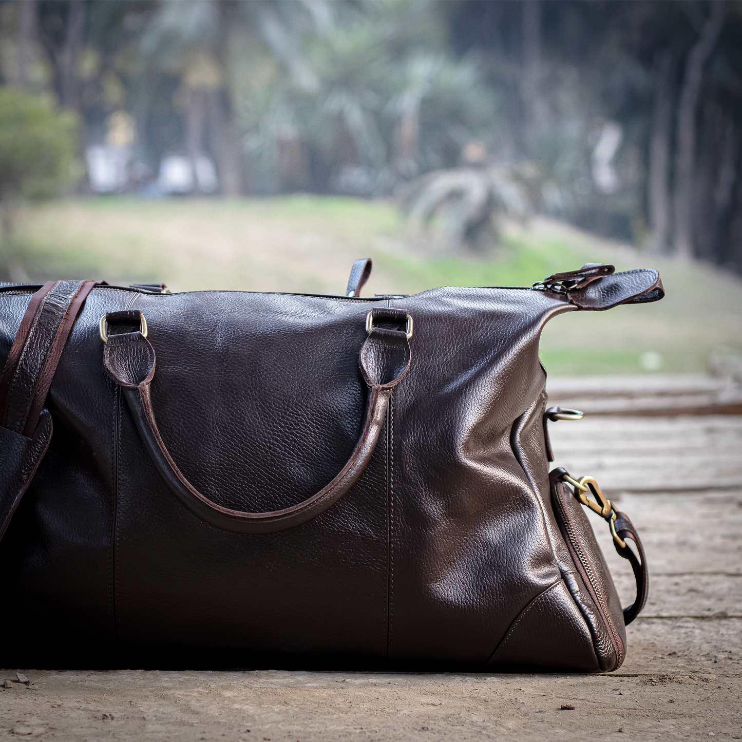 Milled Nappa Leather Travel Holdall: Elegant & Functional