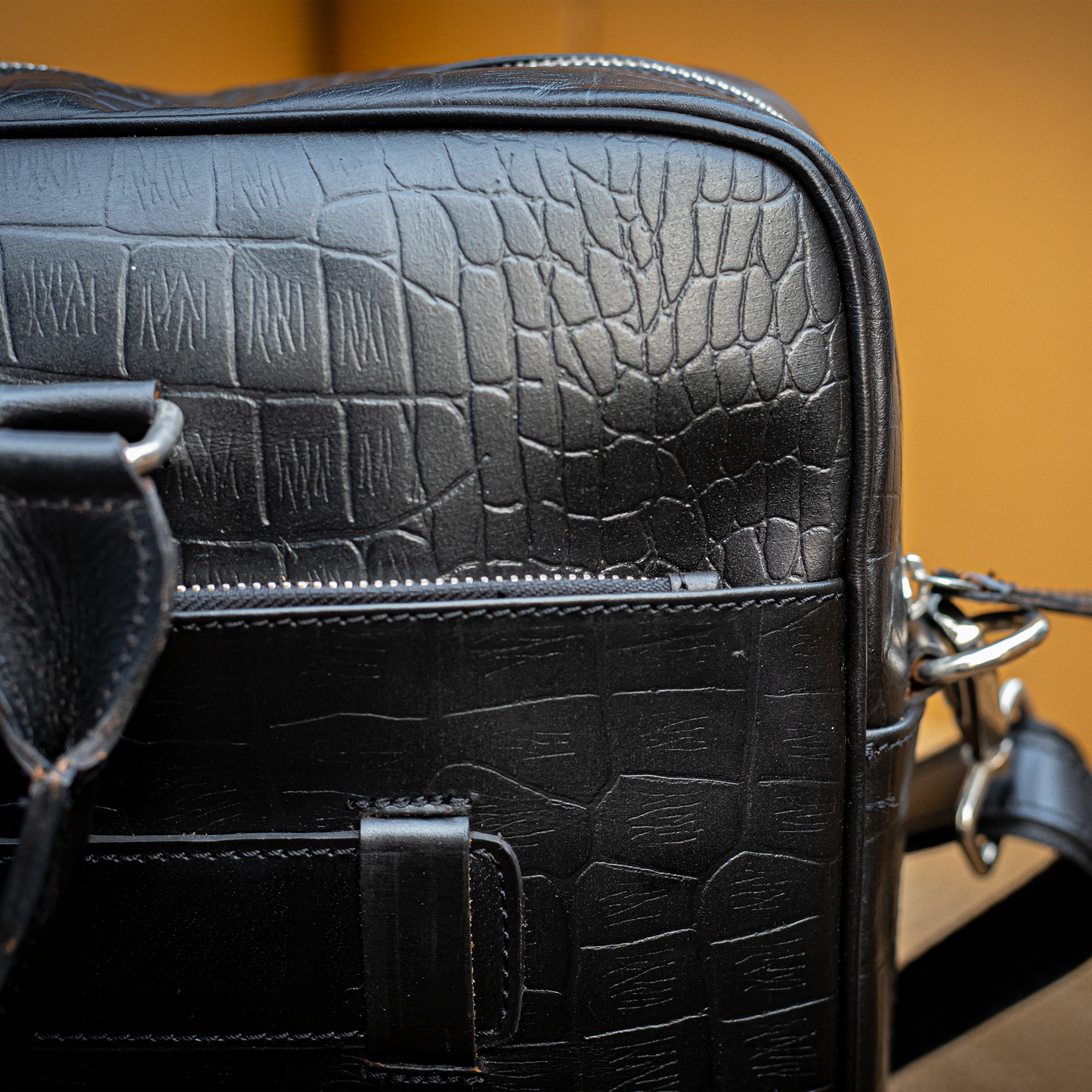 Artisan Textured Leather Laptop Bag: Crafted Elegance & Function