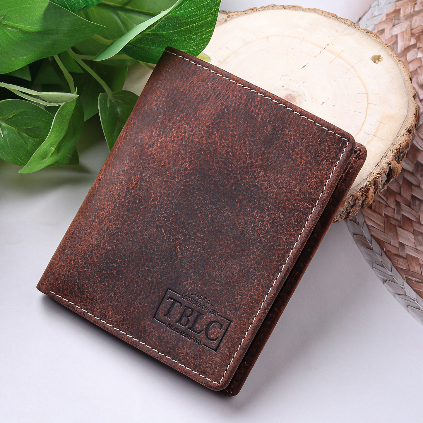 Modern RFID Leather Bifold: Elevate Style with Security