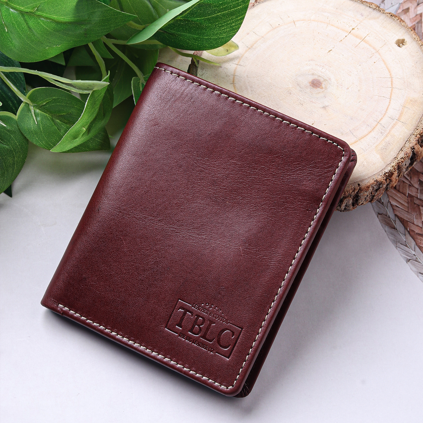 Modern RFID Leather Bifold: Elevate Style with Security