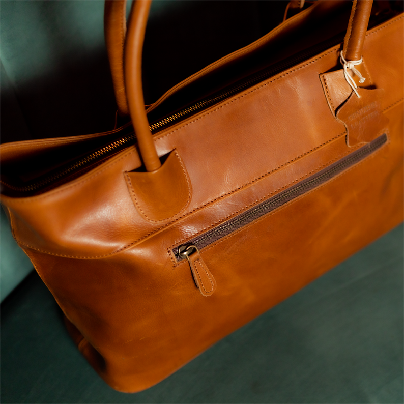 Experience Timeless Elegance with Our Leather Shoulder Bag - Image 4
