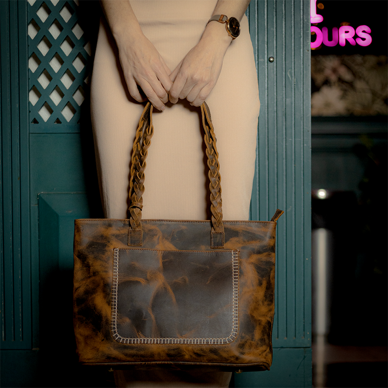 Exclusive Style: Limited Edition Hunter Leather Bag - Image 4