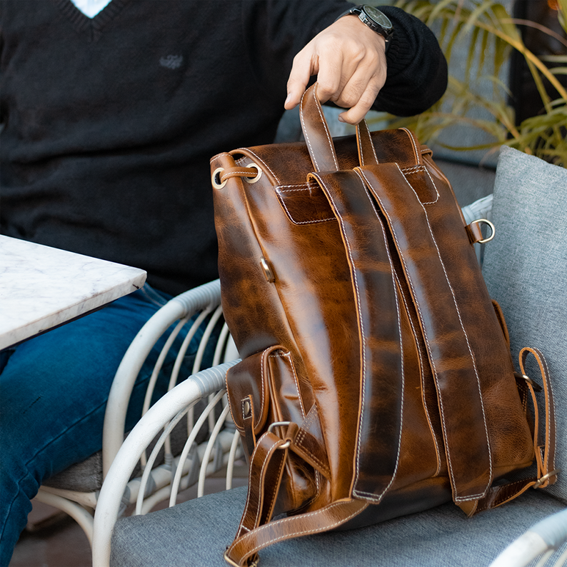 Men's Leather Backpack: Vintage Flair, Modern Functionality - Image 6