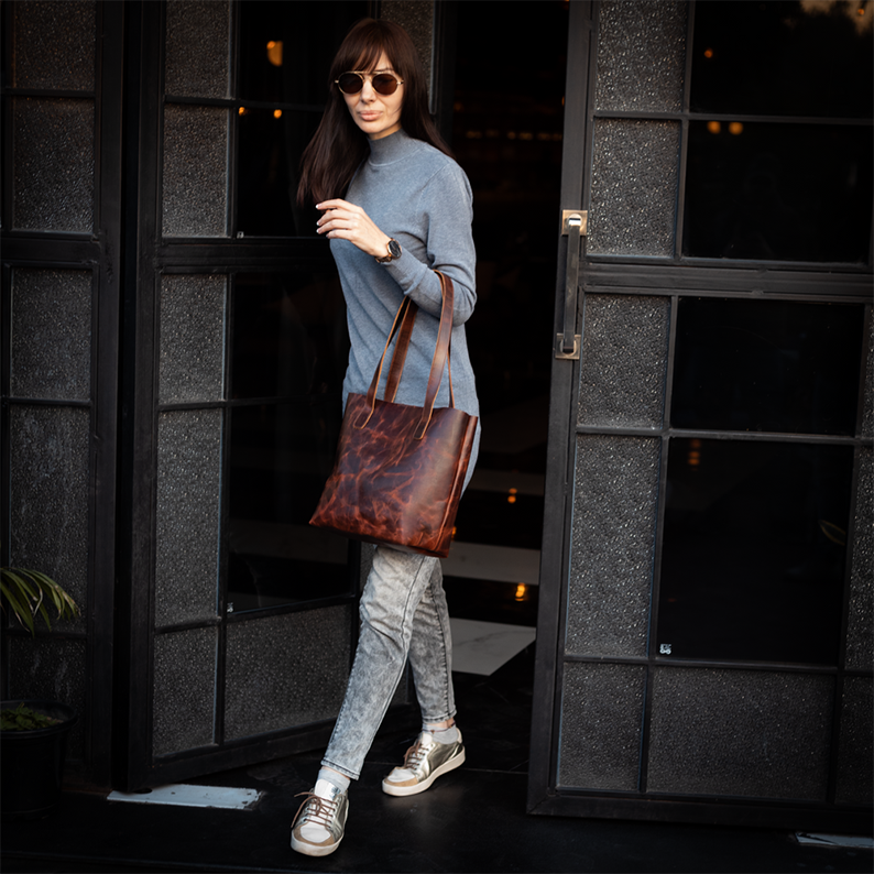Timeless Charm: Crazy Horse Leather Women's Bag - Image 4