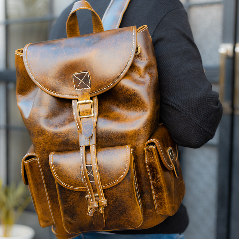 Men's Leather Backpack: Vintage Flair, Modern Functionality - Image 2