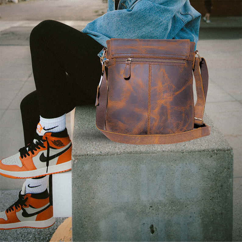 Luxurious Brown Leather Handbags: Timeless Appeal - Image 3