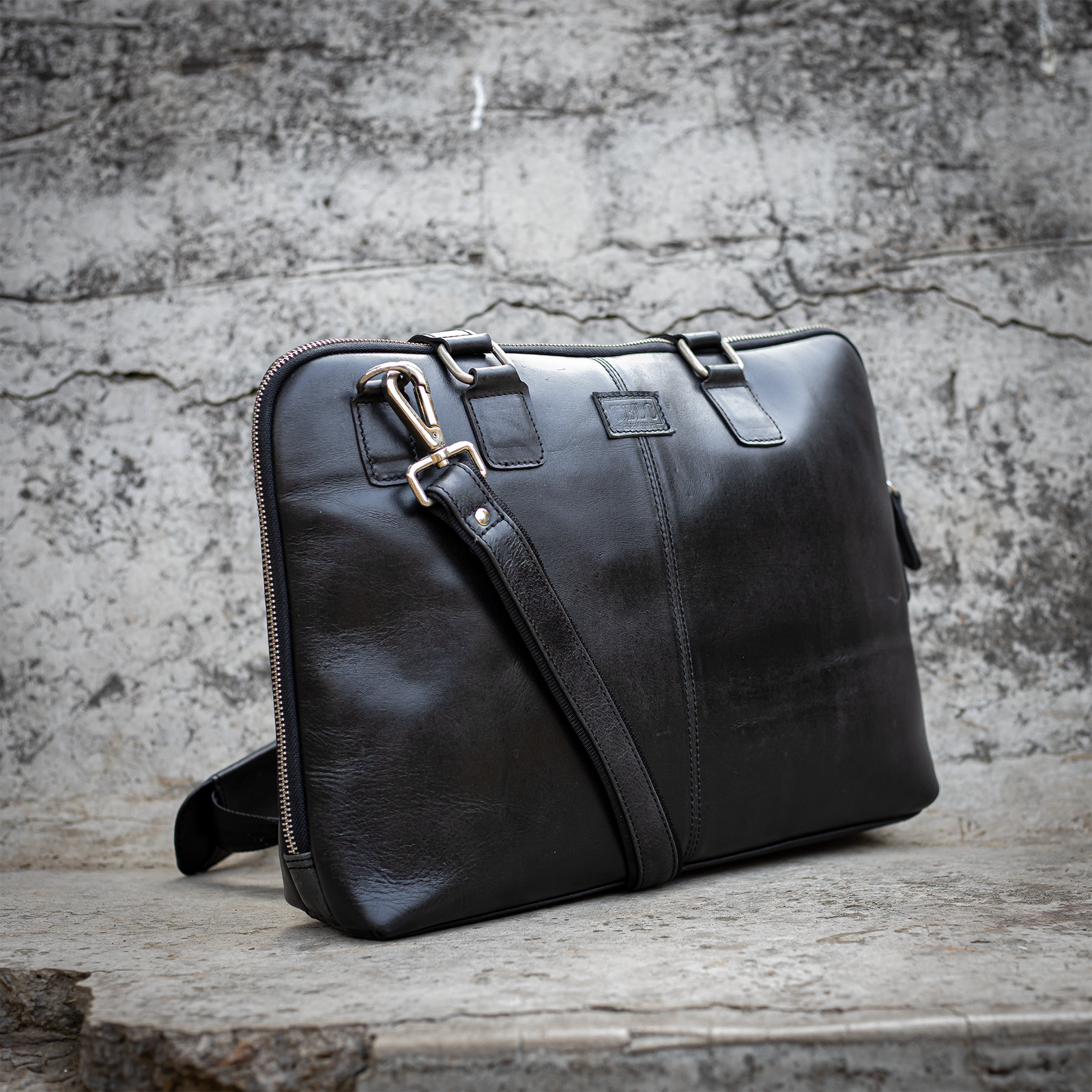 Modern Men's Work Bag - Stylish & Efficient Professional Companion - Image 2