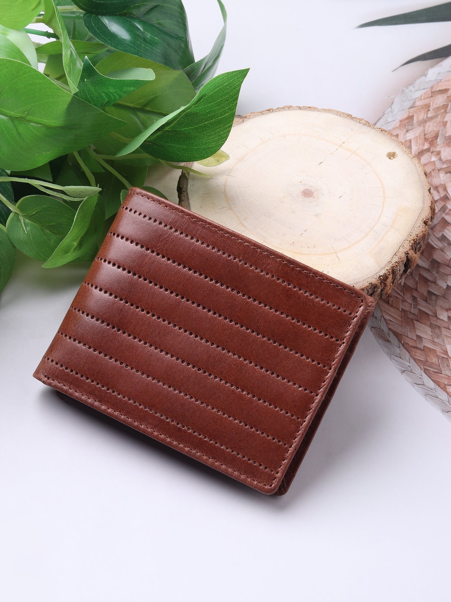 Crafted for Excellence: Men’s Leather Wallet with 9 Card Slots & Zipper