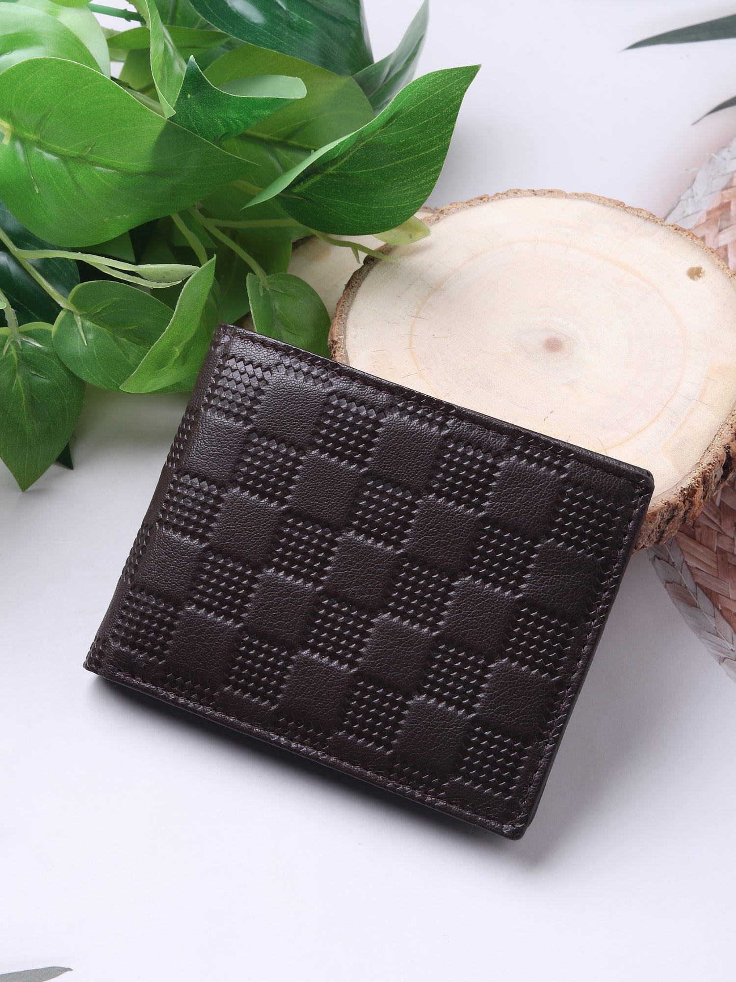 Premium Men's Wallet: Textured Leather, Organized Functionality - Image 4