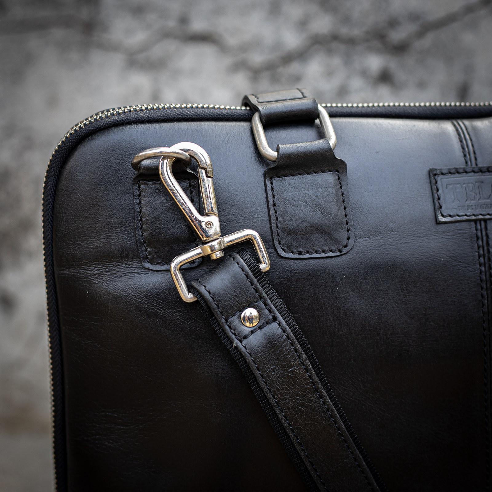 Modern Men's Work Bag - Stylish & Efficient Professional Companion - Image 9