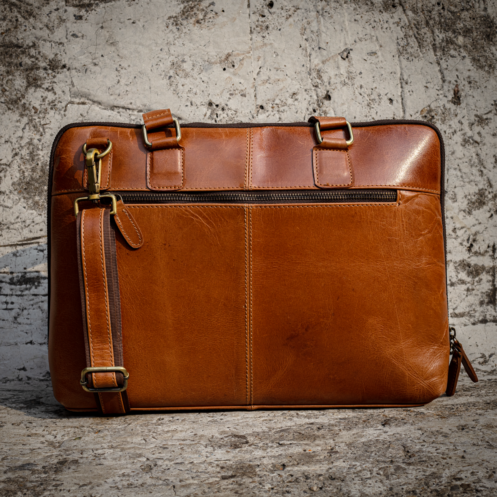 Modern Men’s Work Bag – Stylish & Efficient Professional Companion