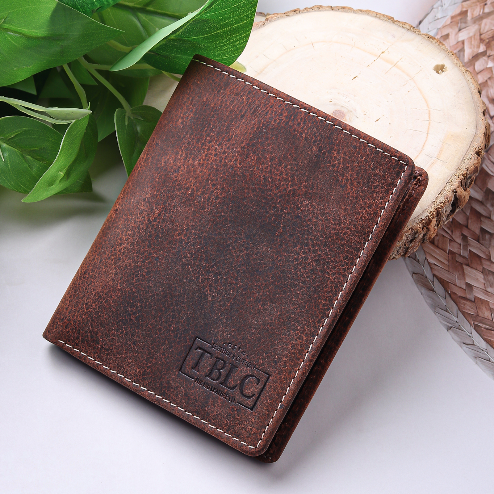 Modern RFID Leather Bifold: Elevate Style with Security - Image 5