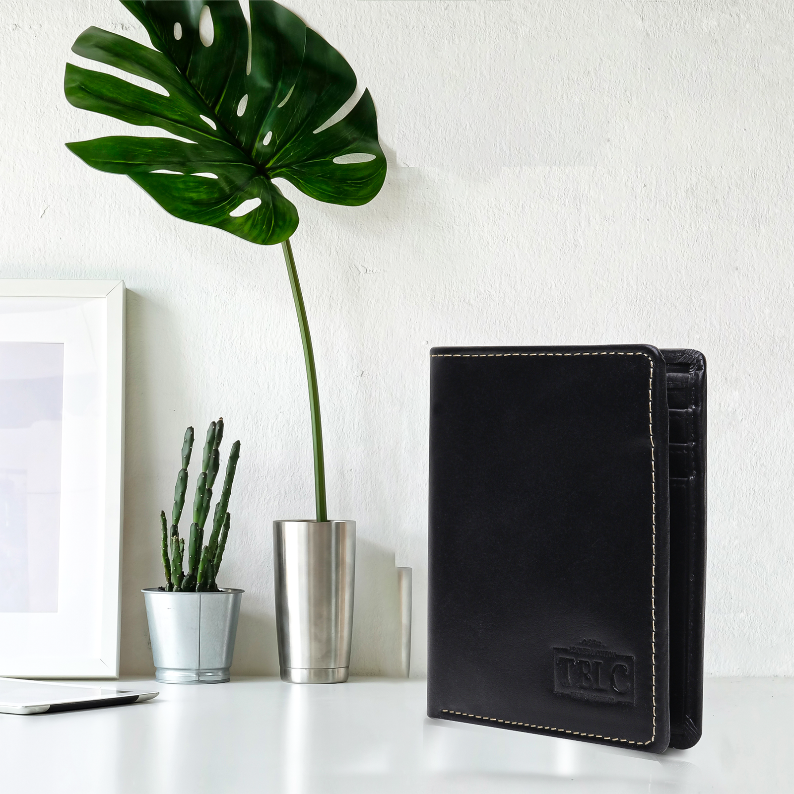 Modern RFID Leather Bifold: Elevate Style with Security - Image 4