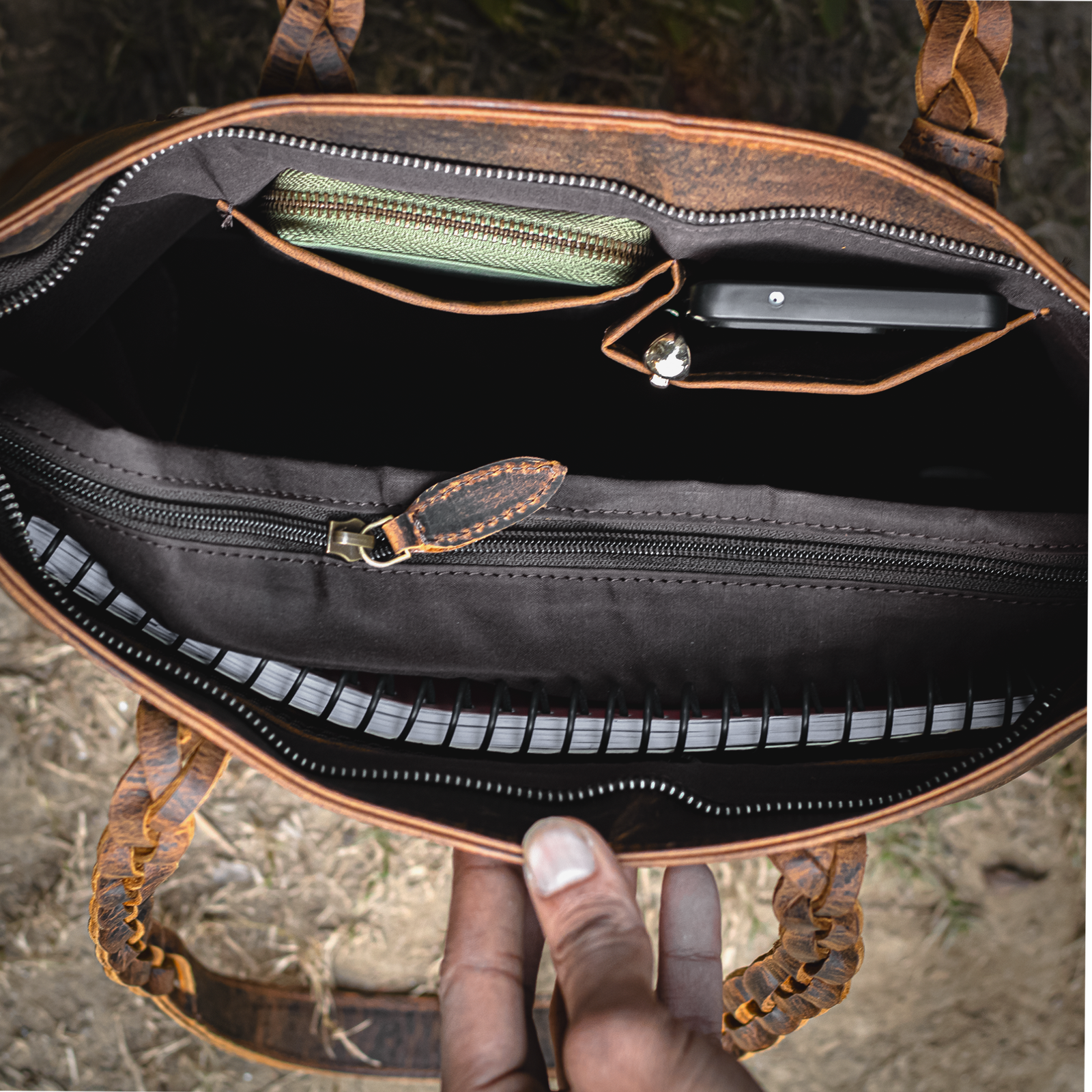 Exclusive Style: Limited Edition Hunter Leather Bag - Image 3